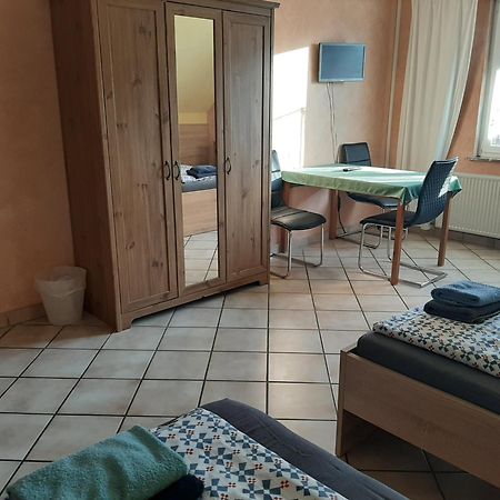 Haus Roseneck-Pension Am Stadtrand Borchen Rum bild