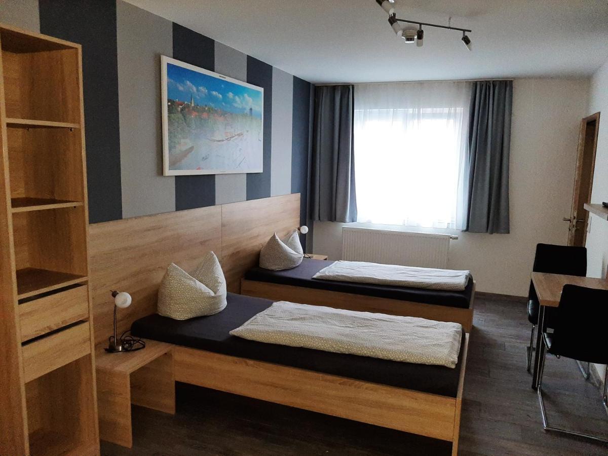Haus Roseneck-Pension Am Stadtrand Borchen Exteriör bild