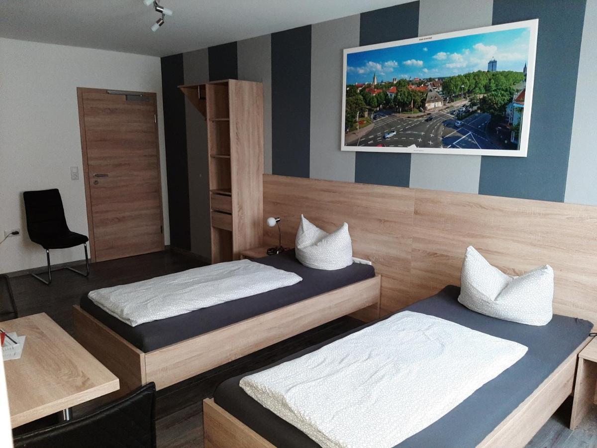 Haus Roseneck-Pension Am Stadtrand Borchen Exteriör bild