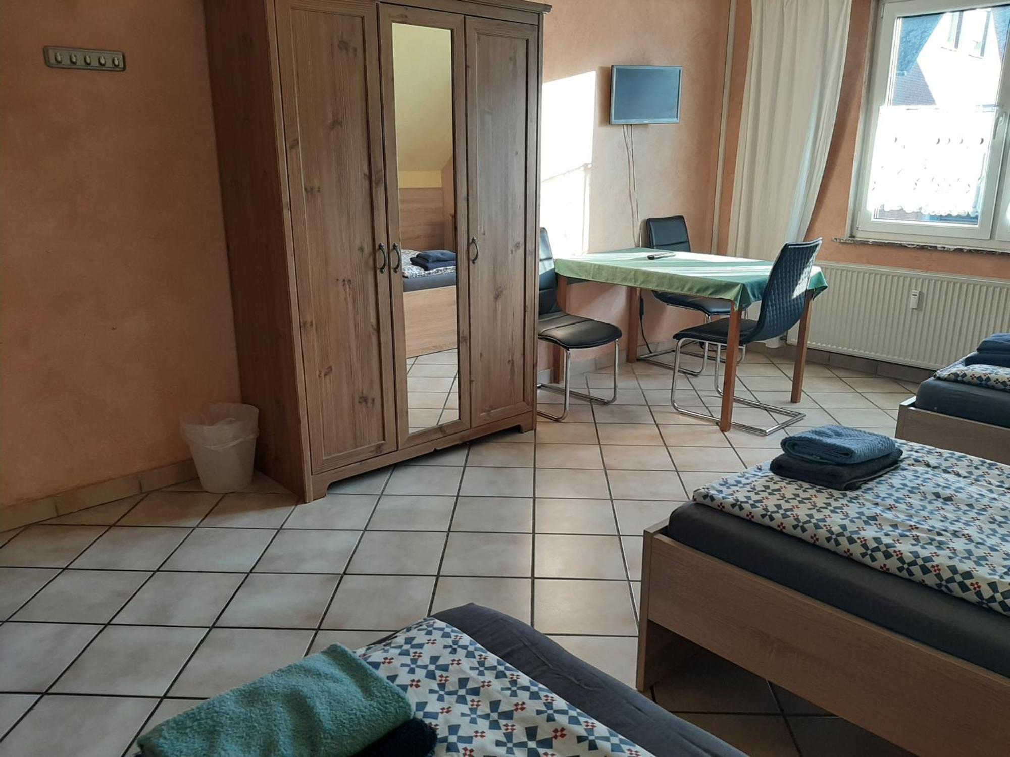 Haus Roseneck-Pension Am Stadtrand Borchen Rum bild