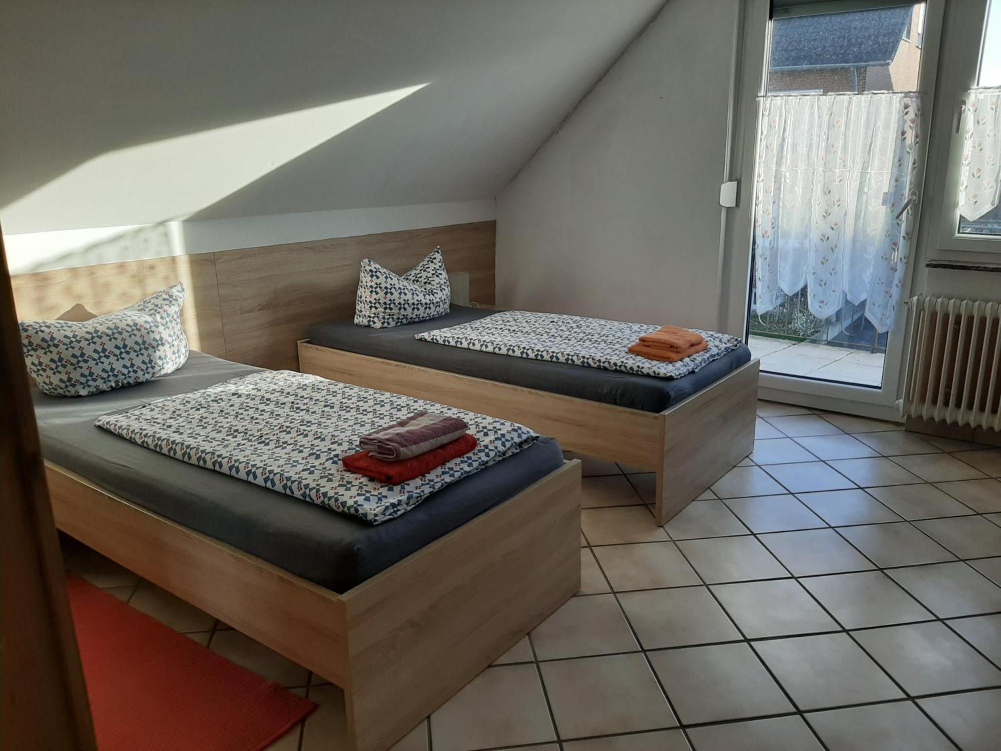 Haus Roseneck-Pension Am Stadtrand Borchen Rum bild